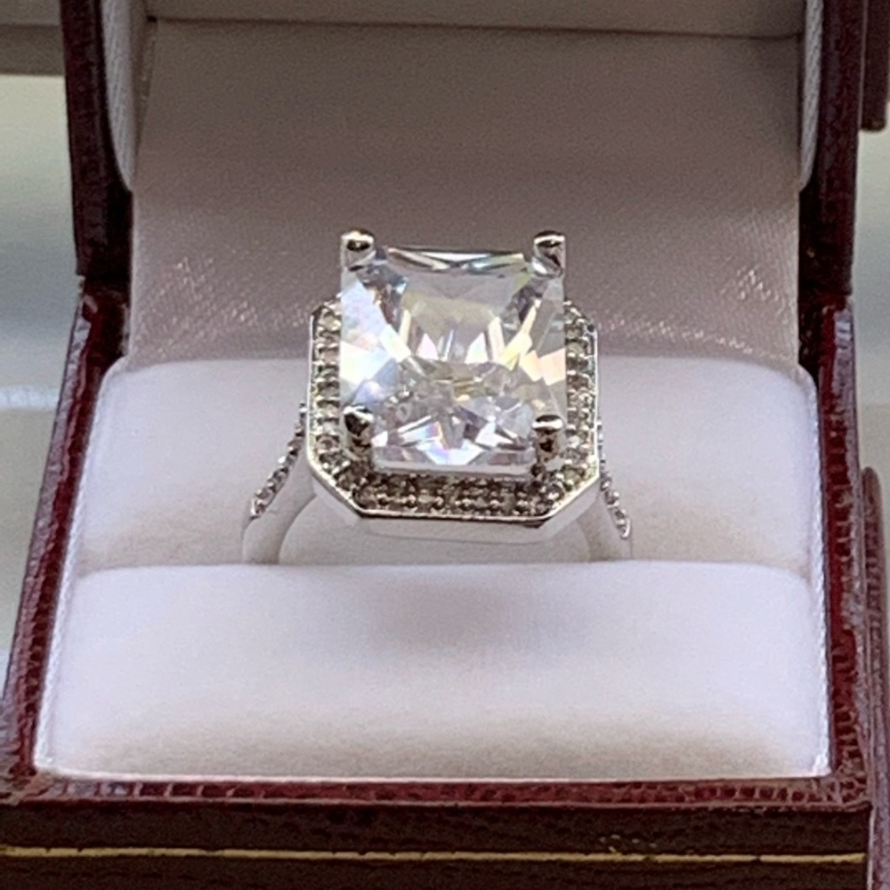 NEW 💕Fun Sapphire Bling Ring Emerald Cut Sapphire - Picture 8 of 8
